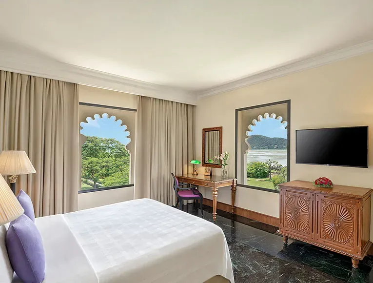 Suites Room with Hill View